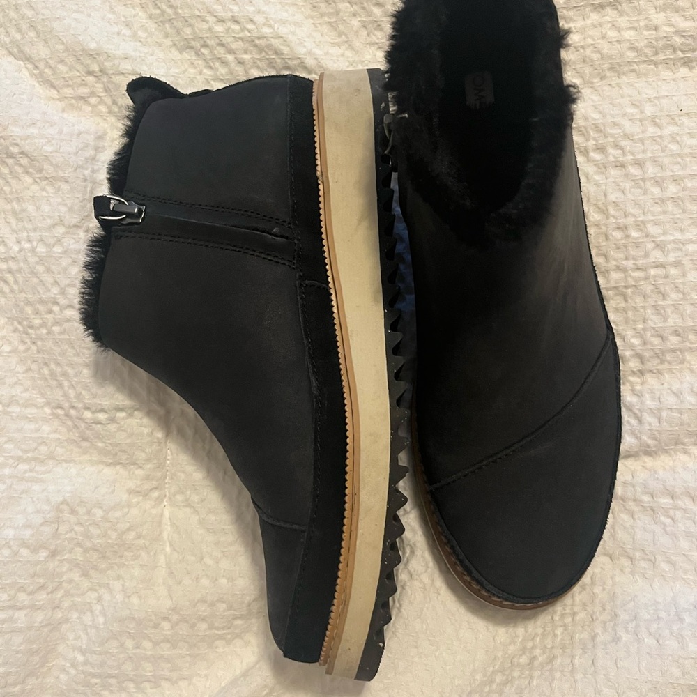 Toms Black Winter Ankle Boots with Fur Trim